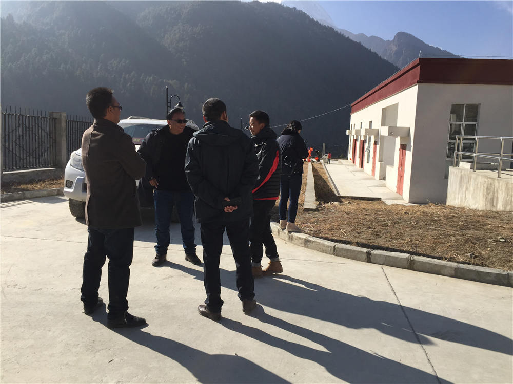 日喀則市環(huán)保督導組蒞臨吉隆縣污水處理廠檢查并指導工作，我吉隆縣環(huán)保局局長和分管縣長熊等領導陪同