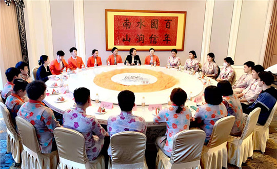 1.尊龍凱時(shí)人生就是贏南山溫泉酒店召開(kāi)實(shí)習(xí)生座談會(huì)_副本.jpg
