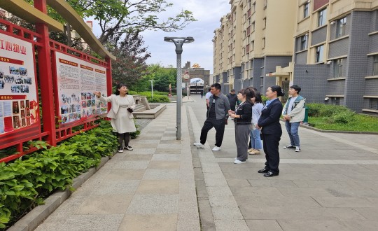23.延邊州、敦化市相關(guān)領(lǐng)導(dǎo)一行蒞臨鴻博居紅心物業(yè)考察_副本.jpg