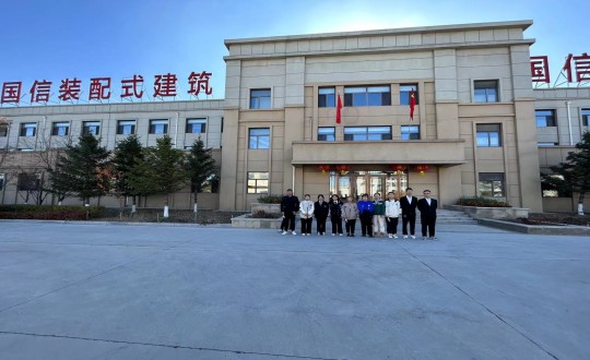 11.長(zhǎng)春建筑學(xué)院應(yīng)屆生來(lái)到裝配式總公司參觀面試（幫忙處理下照片，凸顯人物）_副本.jpg