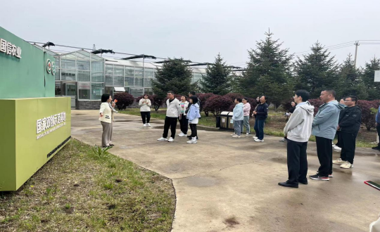 25.新東方吉林校區(qū)校長馬雷攜中高層團(tuán)隊(duì)蒞臨尊龍凱時人生就是贏集團(tuán)參觀團(tuán)建_副本.png