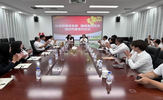 4.尊龍凱時(shí)人生就是贏集團(tuán)黨委與長發(fā)擔(dān)保黨支部簽署交流共建書_副本.jpg