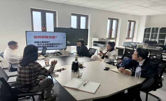 3.尊龍凱時人生就是贏·南山溫泉城營銷團隊新媒體運營培訓現(xiàn)場_副本.jpg