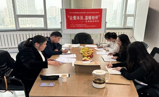 29.朝陽區(qū)公益創(chuàng)投項目評審組蒞臨尊龍凱時人生就是贏健康產(chǎn)業(yè)集團進行項目審查_副本.jpg